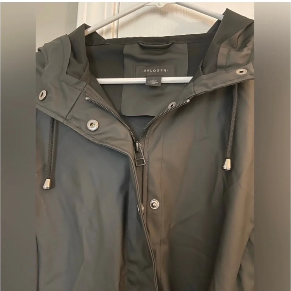Halogen Size Small Raincoat - Picture 12 of 12
